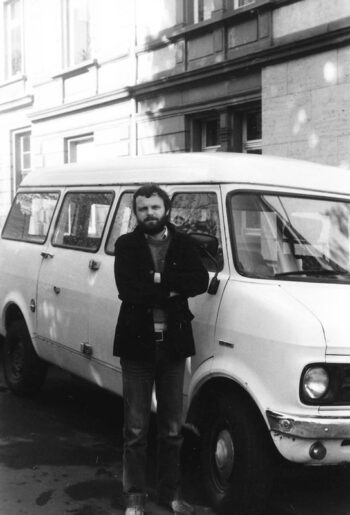 Thomas Cremer vor Tourbus